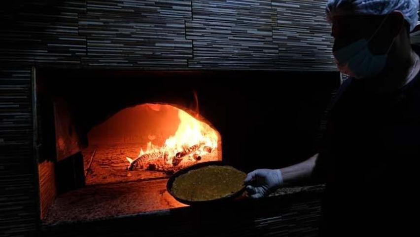 Konyada yapılıyor, yurdun dört bir yanına gönderiliyor İftarın tatlısı, sahurun pidesi