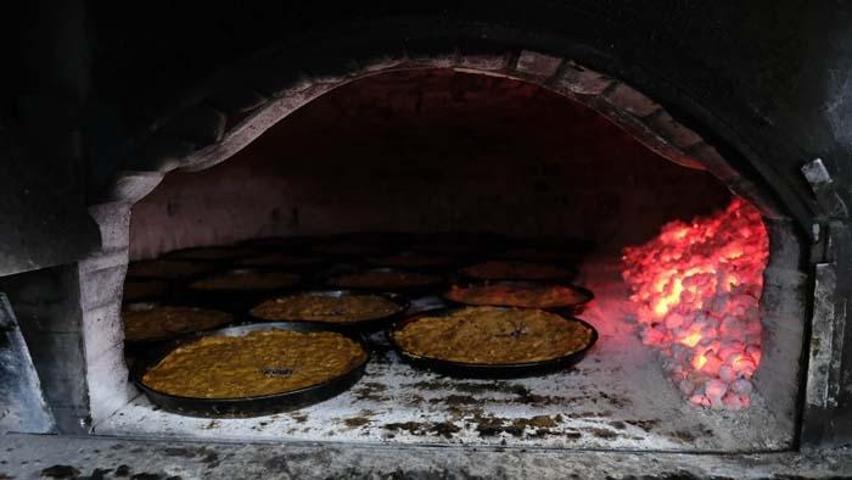 Konyada yapılıyor, yurdun dört bir yanına gönderiliyor İftarın tatlısı, sahurun pidesi