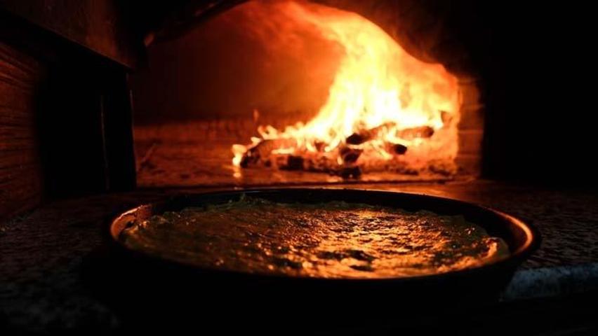 Konyada yapılıyor, yurdun dört bir yanına gönderiliyor İftarın tatlısı, sahurun pidesi