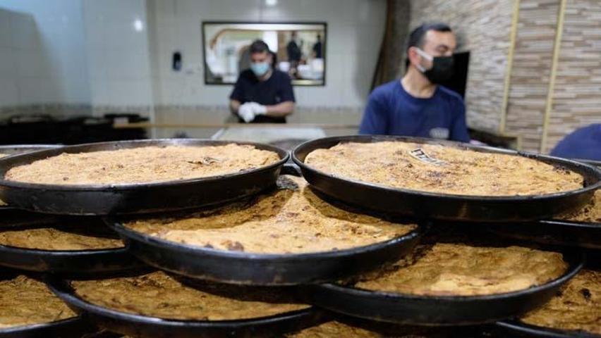 Konyada yapılıyor, yurdun dört bir yanına gönderiliyor İftarın tatlısı, sahurun pidesi
