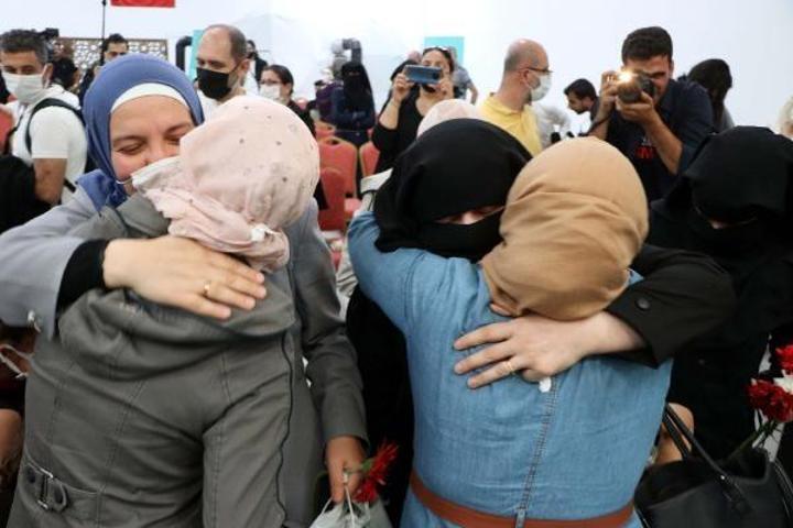 Savaşın dağıttığı aileler, 10 yıl sonra kavuştu