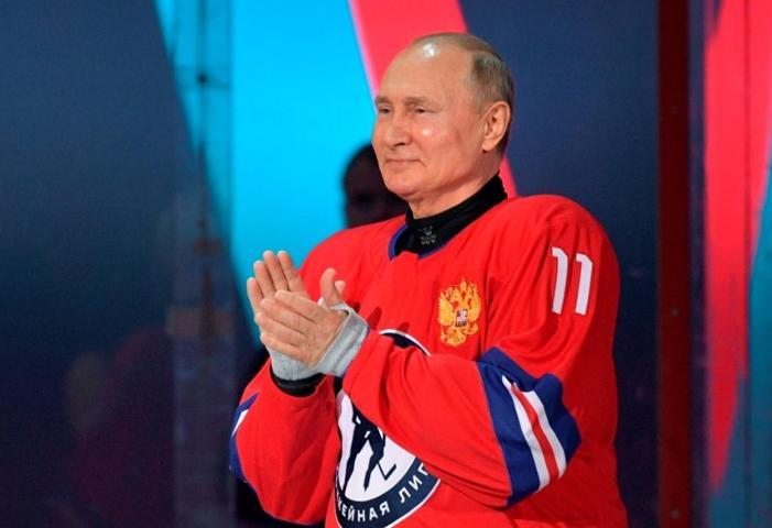 Rusya Devlet Başkanı Putin, buz hokeyi maçında sahaya çıktı