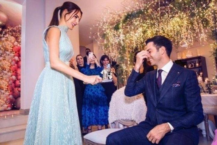 Aslışah Alkoçlardan hamilelik pozu