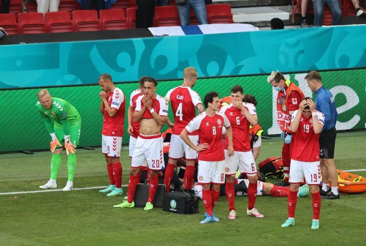 Son dakika... EURO 2020de büyük şok Christian Eriksen kalp krizi geçirdi