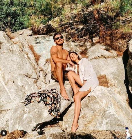 Deniz Baysal Yurtçunun tatil pozlarına hayranları beğeni yağdırdı