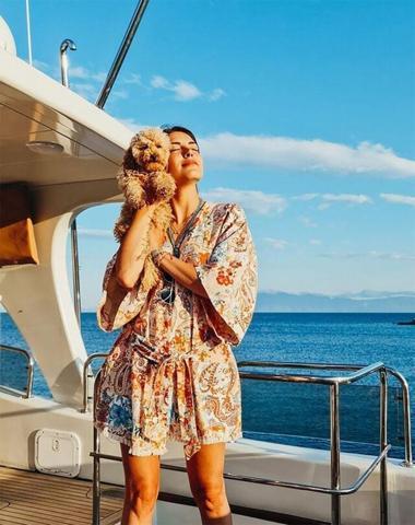 Deniz Baysal Yurtçunun tatil pozlarına hayranları beğeni yağdırdı