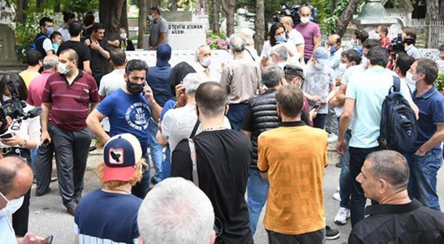 Kemal Sunal ölüm yıl dönümünde mezarı başında yapılan törenle anıldı