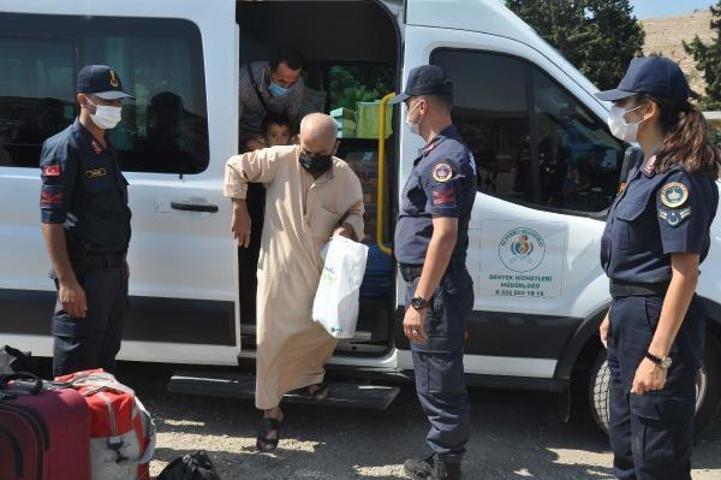 Suriyelilerin Öncüpınar Sınır Kapısından bayram geçişleri sürüyor