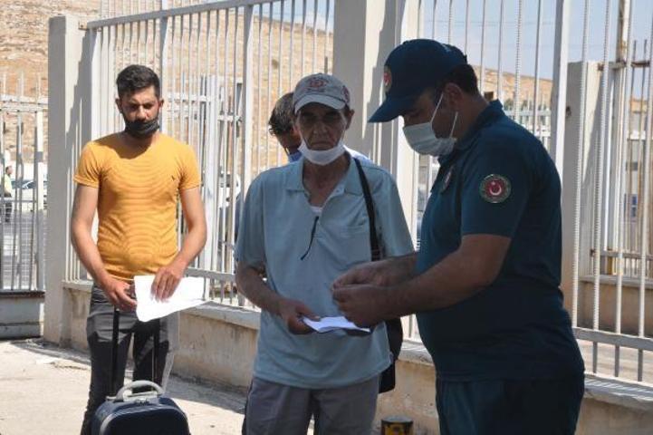 Suriyelilerin Öncüpınar Sınır Kapısından bayram geçişleri sürüyor