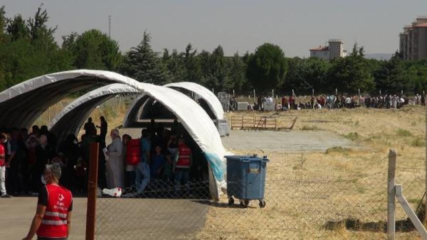 Suriyelilerin Öncüpınar Sınır Kapısından bayram geçişleri sürüyor