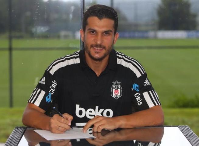 Beşiktaşta 4 futbolcu imzayı attı