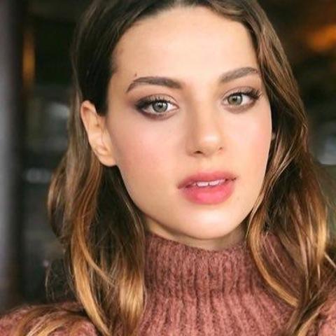 Leyla Tanlar 10 ay sonra sosyal medyaya döndü