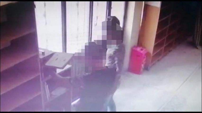 Caminin yardım kutusundaki paraları çaldılar