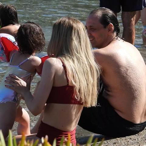 Kıvılcım Ural kızıyla birlikte Bodrumda tatil yapıyor