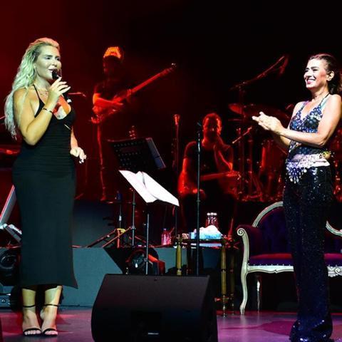Yıldız Tilbe hayranlarıyla buluştu