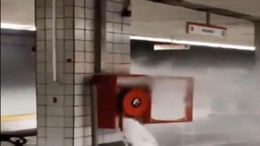 Su alırken vana kırıldı Metro istasyonu sular altında kaldı