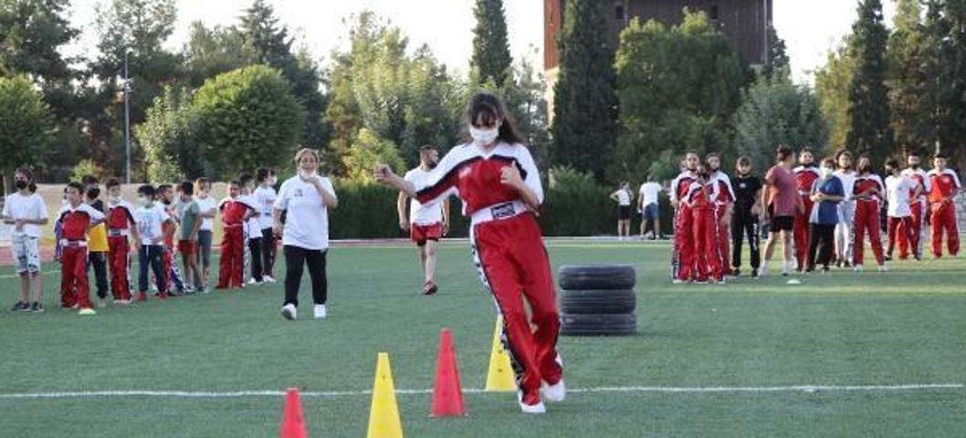 Bir kadın tek başına ne yapabilecek diyenlere inat bir kente kick boksu sevdirdi