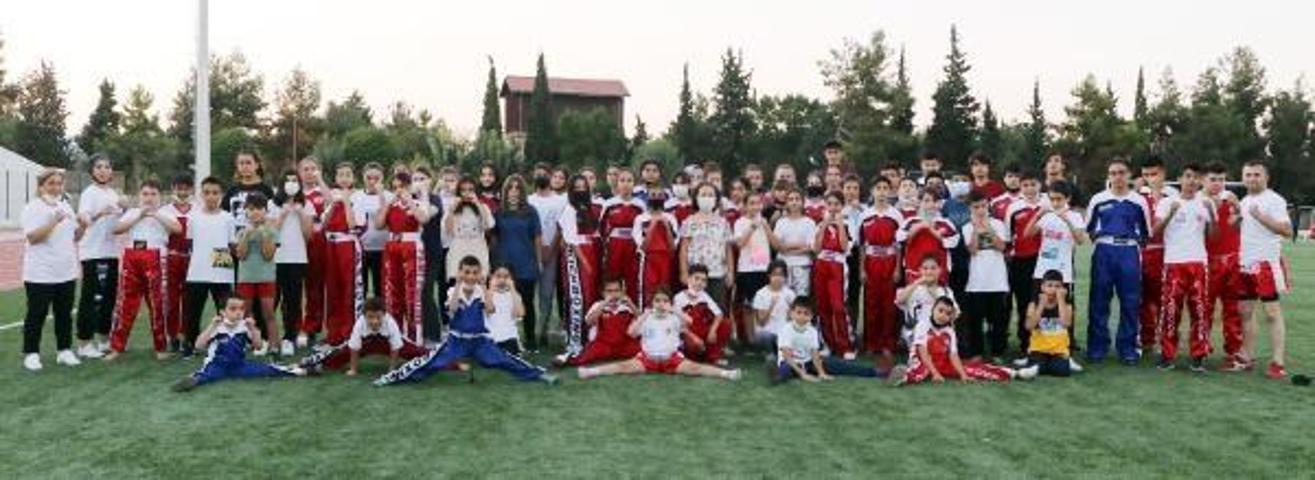 Bir kadın tek başına ne yapabilecek diyenlere inat bir kente kick boksu sevdirdi