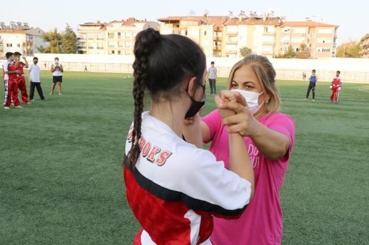Bir kadın tek başına ne yapabilecek diyenlere inat bir kente kick boksu sevdirdi