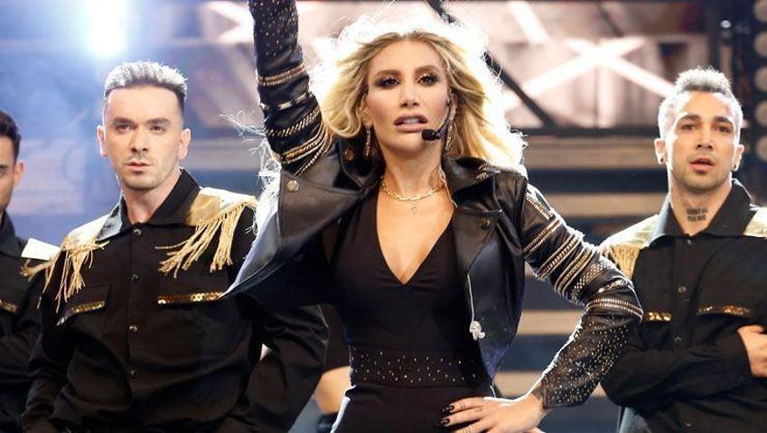 İrem Derici, Harbiyeyi salladı