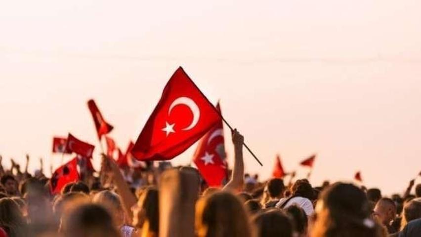 İlkokul, ortaokul, lise 29 Ekim Cumhuriyet Bayramı şiirleri: 1, 2, 3, 4, 5 kıtalık uzun, kısa Cumhuriyet Bayramı ile ilgili şiirler..