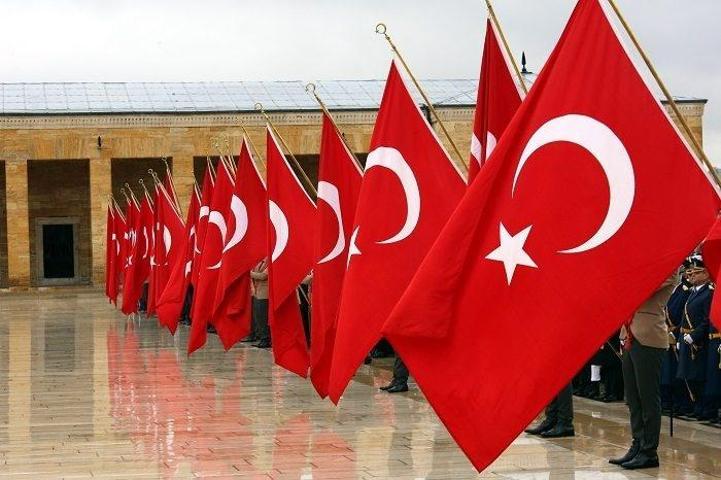 İlkokul, ortaokul, lise 29 Ekim Cumhuriyet Bayramı şiirleri: 1, 2, 3, 4, 5 kıtalık uzun, kısa Cumhuriyet Bayramı ile ilgili şiirler..