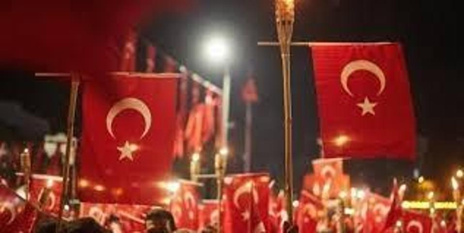 İlkokul, ortaokul, lise 29 Ekim Cumhuriyet Bayramı şiirleri: 1, 2, 3, 4, 5 kıtalık uzun, kısa Cumhuriyet Bayramı ile ilgili şiirler..