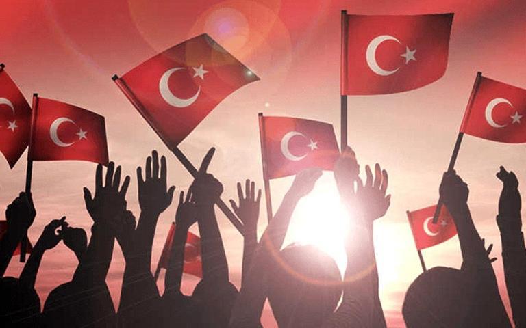 İlkokul, ortaokul, lise 29 Ekim Cumhuriyet Bayramı şiirleri: 1, 2, 3, 4, 5 kıtalık uzun, kısa Cumhuriyet Bayramı ile ilgili şiirler..