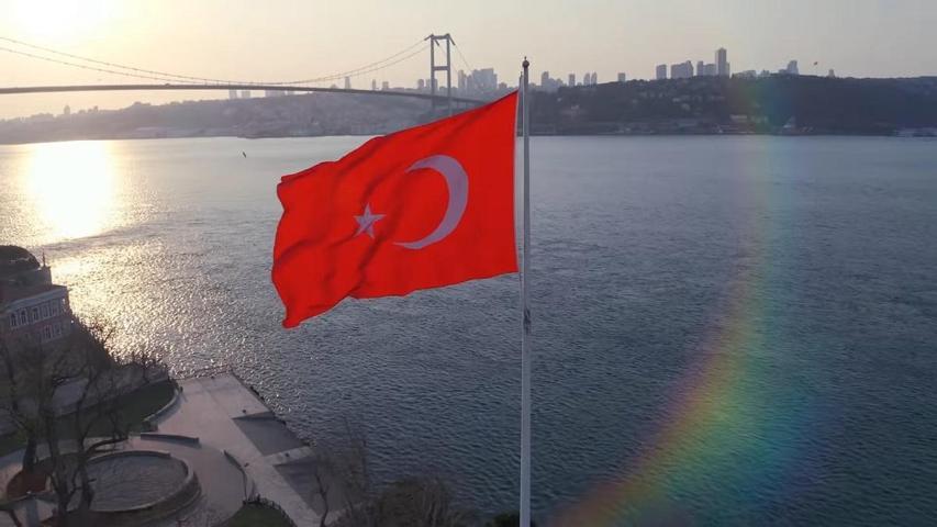 İlkokul, ortaokul, lise 29 Ekim Cumhuriyet Bayramı şiirleri: 1, 2, 3, 4, 5 kıtalık uzun, kısa Cumhuriyet Bayramı ile ilgili şiirler..