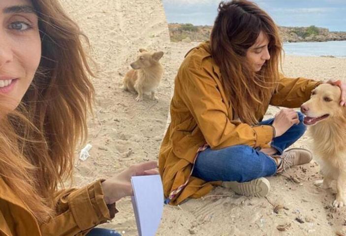 Nur Fettahoğlundan siyah mayolu poz