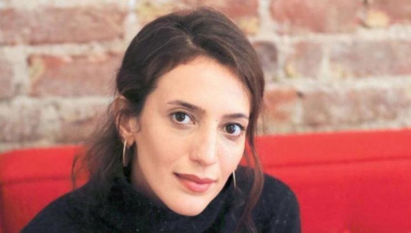 Nihal Yalçın 13 yaş küçük sevgilisi ile sarmaş dolaş...