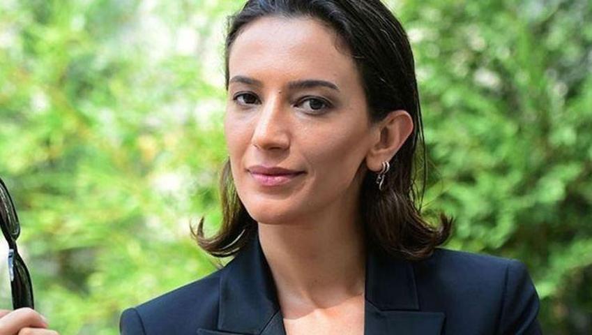 Nihal Yalçın 13 yaş küçük sevgilisi ile sarmaş dolaş...