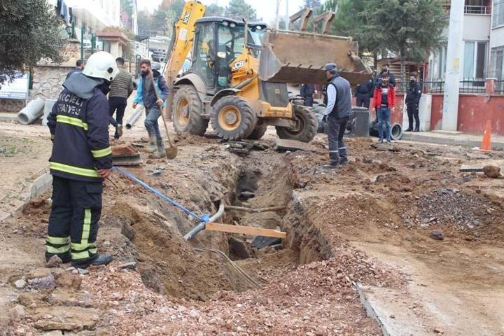 Doğal gaz borusu patladı; evler tahliye edildi