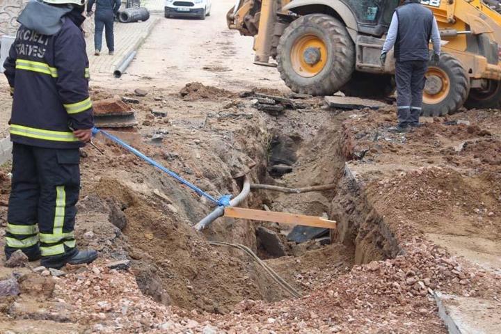 Doğal gaz borusu patladı; evler tahliye edildi