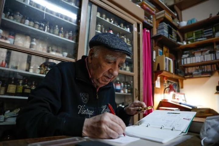 İstanbulda 119 yıllık eczane: İlaçları reçeteye göre hazırlıyor
