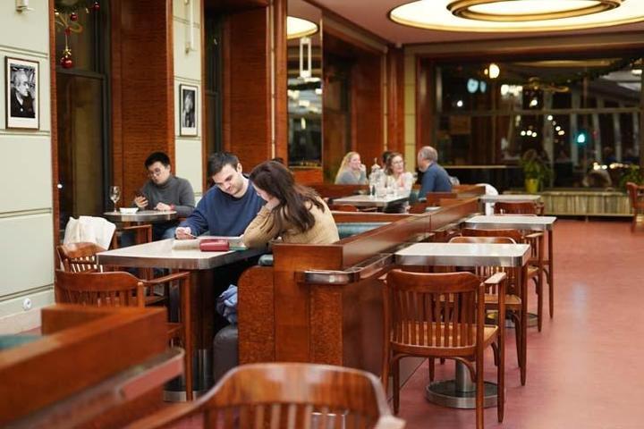 Nazım Hikmet’in bilinmeyen fotoğrafları yıllar sonra Çekya’da ortaya çıktı