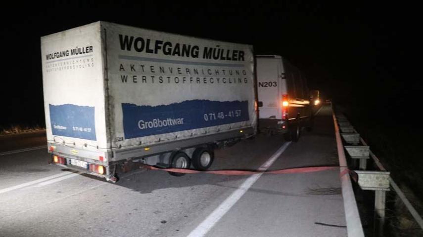 Hamzabeyli Sınır Kapısı’nda şiddetli rüzgar ve kar sebebiyle tırlar zarar gördü