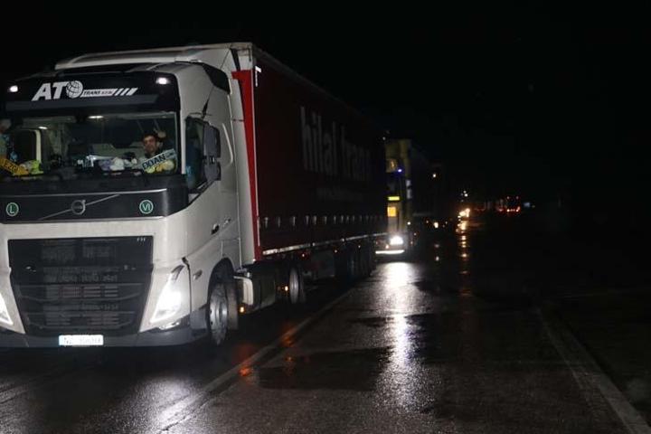 Hamzabeyli Sınır Kapısı’nda şiddetli rüzgar ve kar sebebiyle tırlar zarar gördü