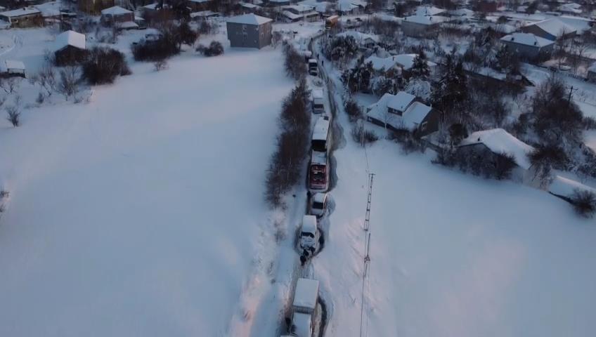Sazlıbosna Köyü ve kapanan yol havadan görüntülendi
