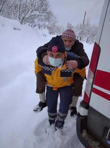Bakan Kocanın paylaştığı ambulans şoförü: Hastayı annemiz, babamız gibi görüyoruz