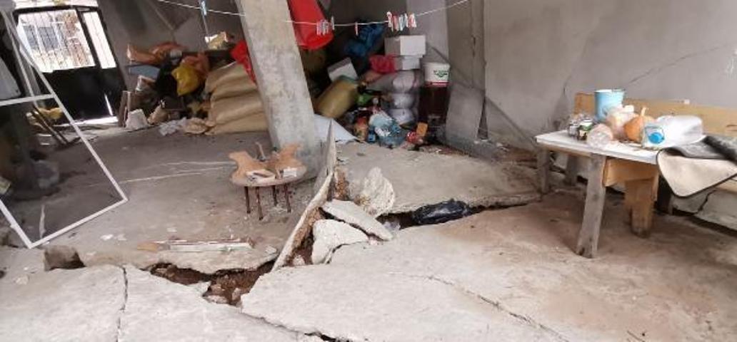 Mahallede heyelan: 2 ev boşaltıldı, 10 ev tehlike altında
