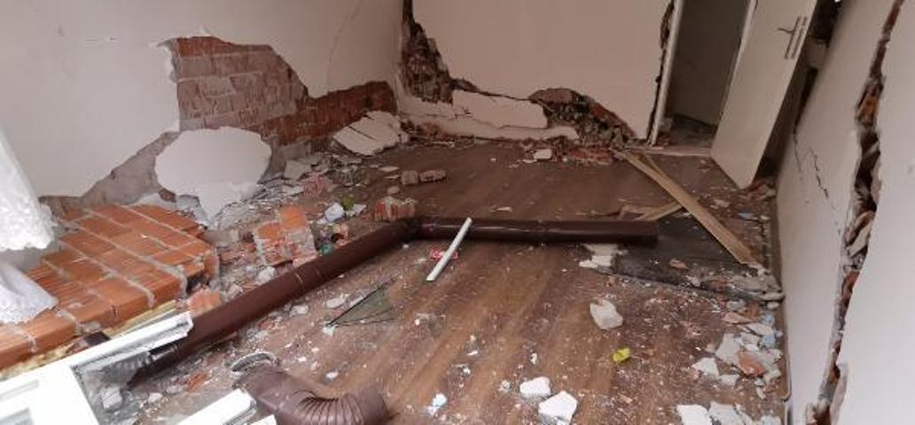 Mahallede heyelan: 2 ev boşaltıldı, 10 ev tehlike altında
