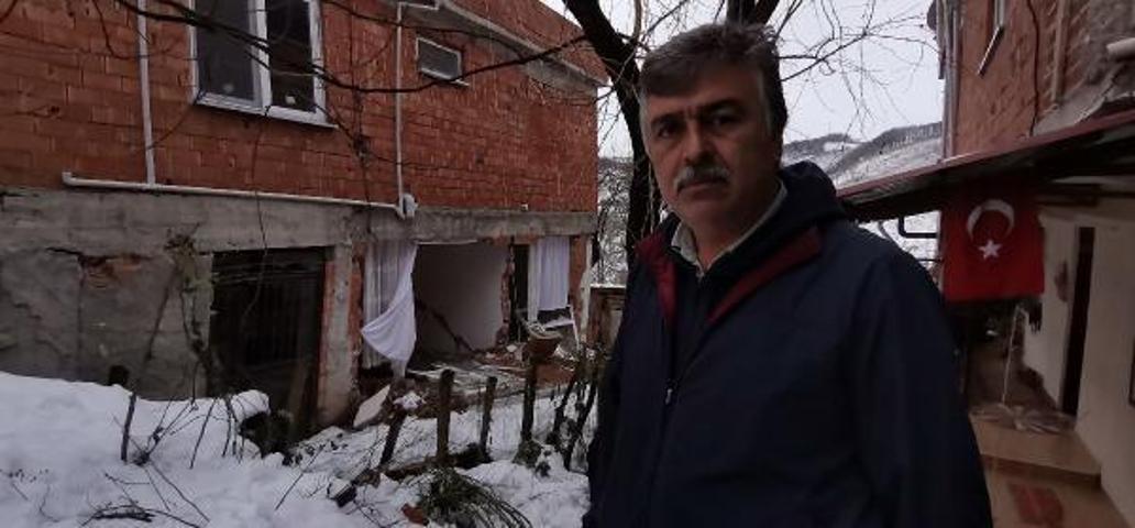 Mahallede heyelan: 2 ev boşaltıldı, 10 ev tehlike altında