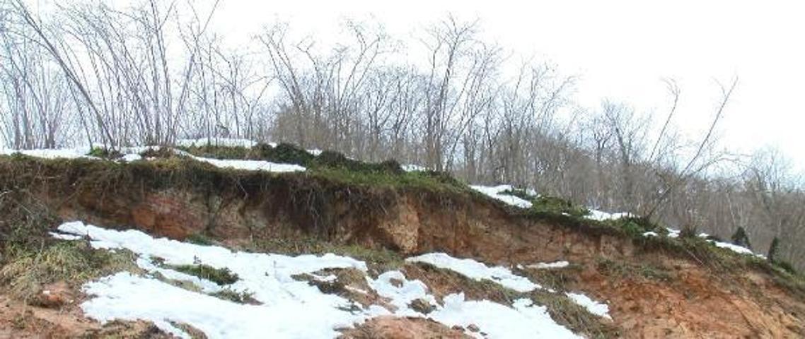 Mahallede heyelan: 2 ev boşaltıldı, 10 ev tehlike altında