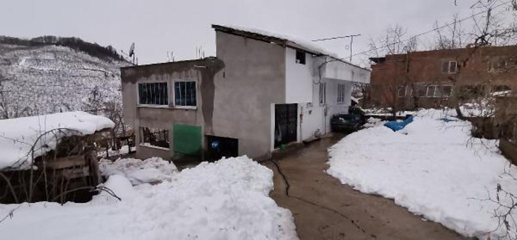 Mahallede heyelan: 2 ev boşaltıldı, 10 ev tehlike altında