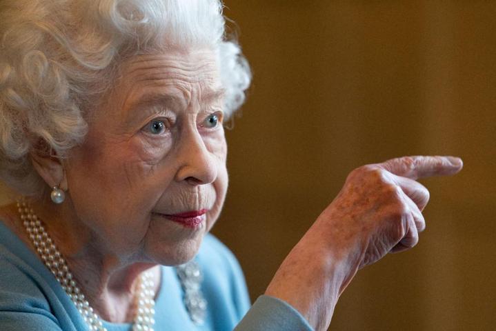 İngiltere Kraliçesi II. Elizabeth tahtının varisini açıkladı