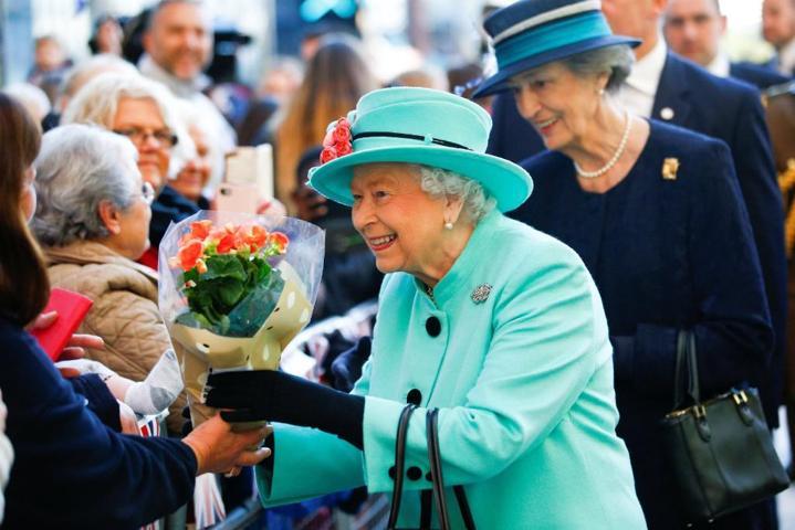 İngiltere Kraliçesi II. Elizabeth tahtının varisini açıkladı