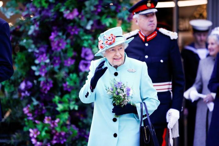İngiltere Kraliçesi II. Elizabeth tahtının varisini açıkladı