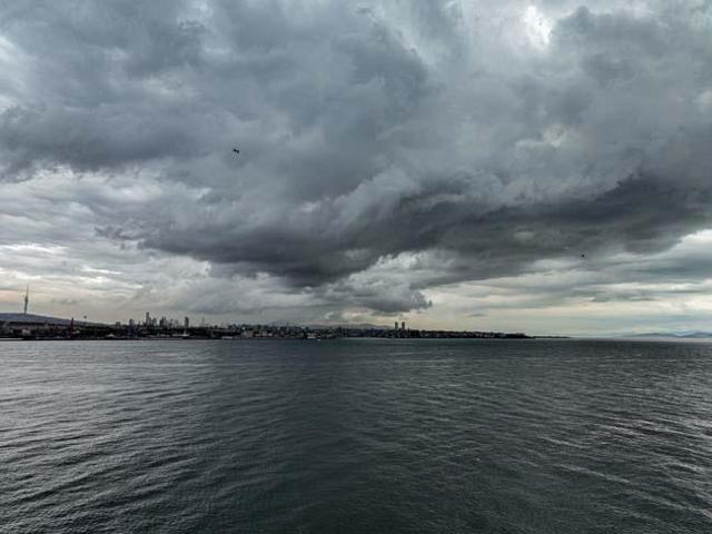 İstanbul’u kara bulutlar kapladı
