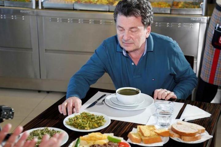 Vedat Milor takipçisine verdiği cevapla gündeme geldi